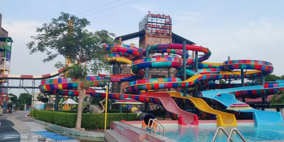 Tunnel-Turning Slide At Water Park In Delhi NCR