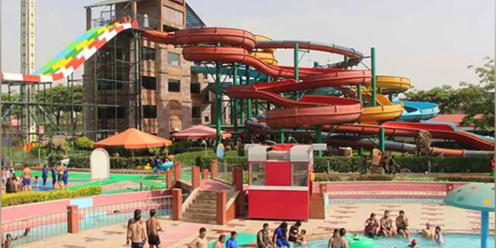 Family Pool At Water Parks